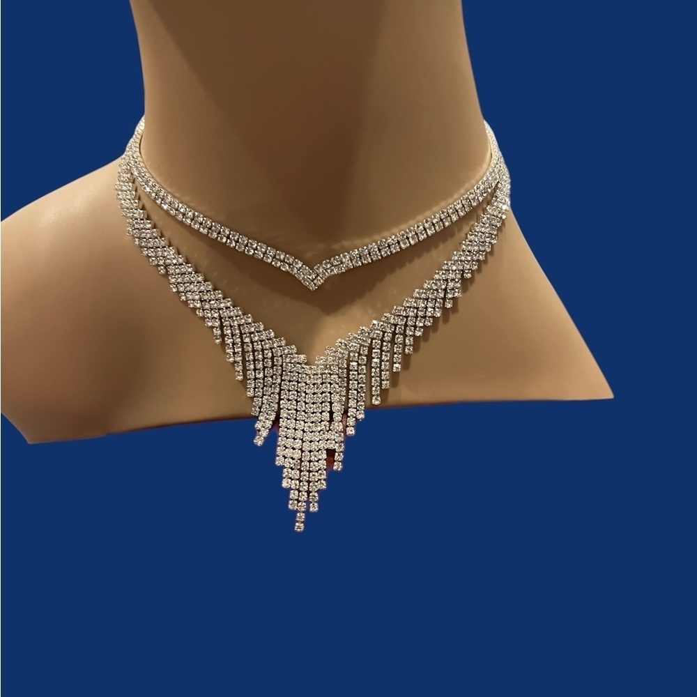 Forever 21 Silver-Tone Crystal V-Front Layered Necklace ✨